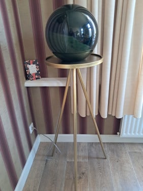 Hoge bijzettafel plus lamp