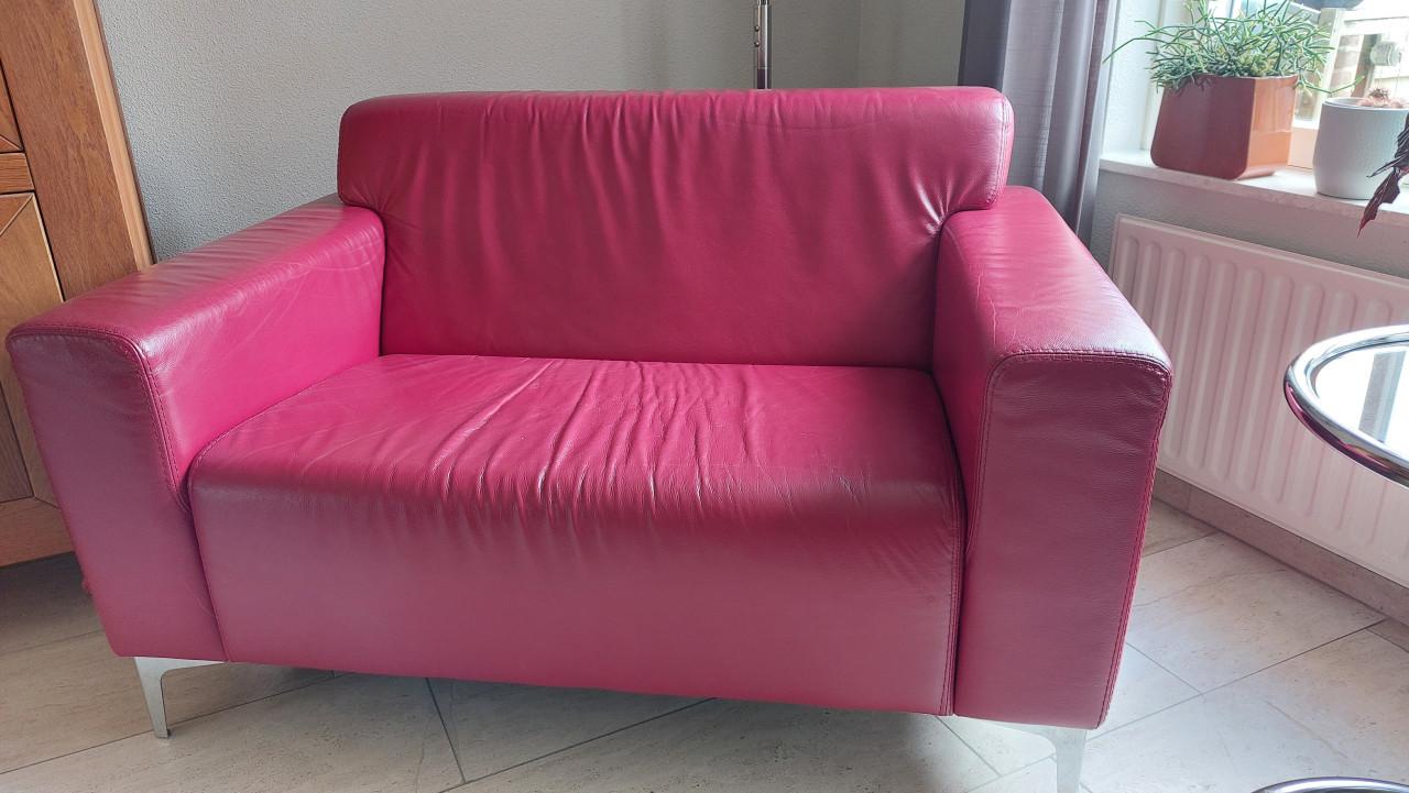 Te koop: rood leren bankje