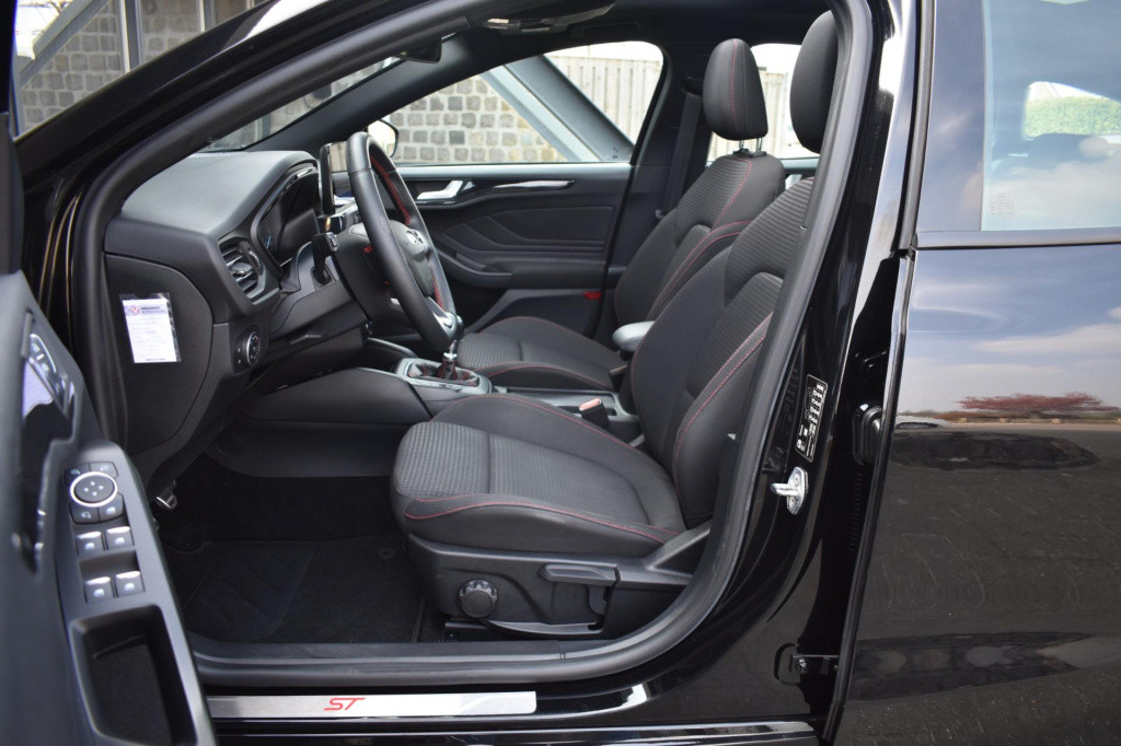Ford Focus wagon 1.0 ecoboost hybrid st line | panoramadak | apple carplay 
