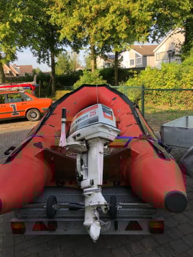 Moter boot zonder trailer