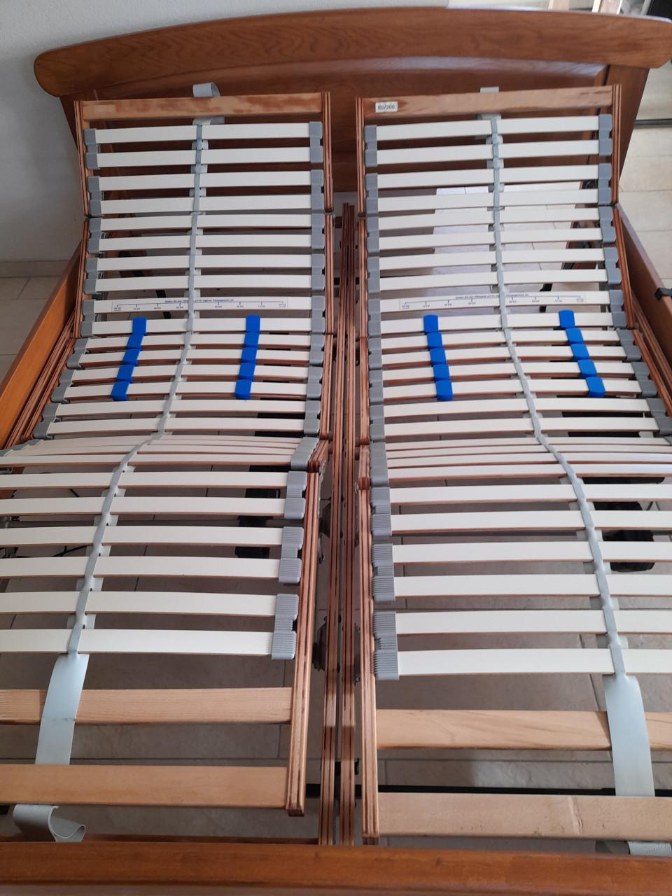 2 Persoons bed met 2 elektrisch verstelbare lattenbodems (in goede staat )