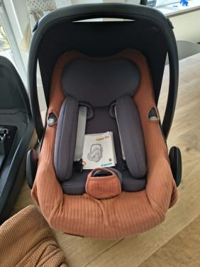 Maxicosi Pebble Plus + Familyfix 2wayFix
