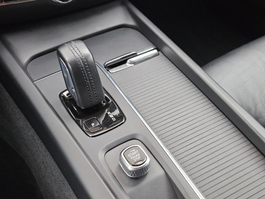 Volvo V60 2.0 b3 momentum advantage | r-design | acc | carplay