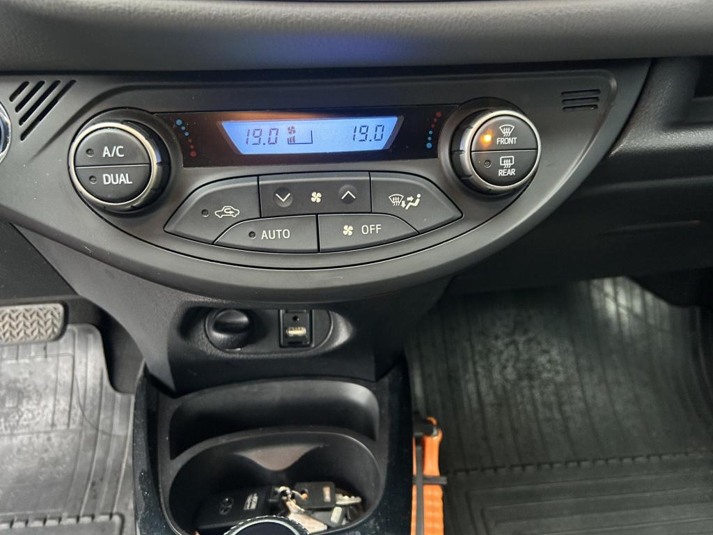 Toyota Yaris 1.5 hybrid dynamic bi-tone incl winterwielset