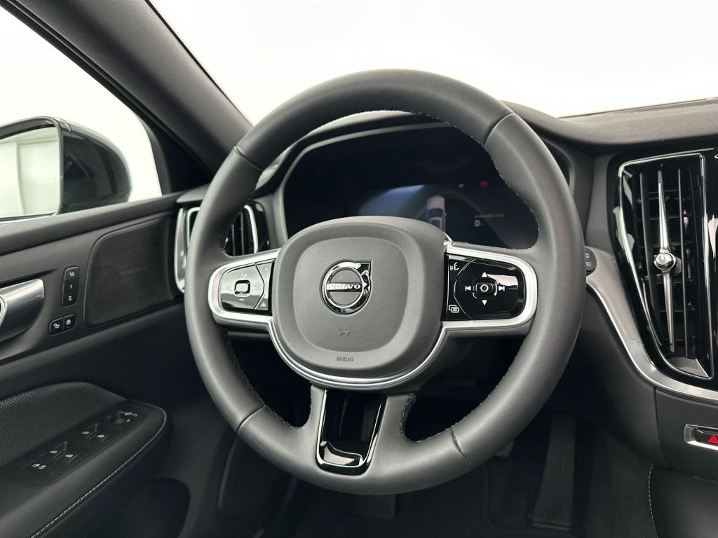 Volvo V60 t8 455pk recharge plus dark| pano| hud| trekhaak| 360camera