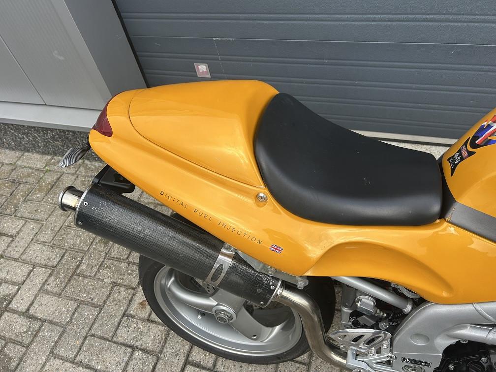 Triumph Speed Triple uit 2000 met 25 dkm, sportdemper, monocover €2350,-