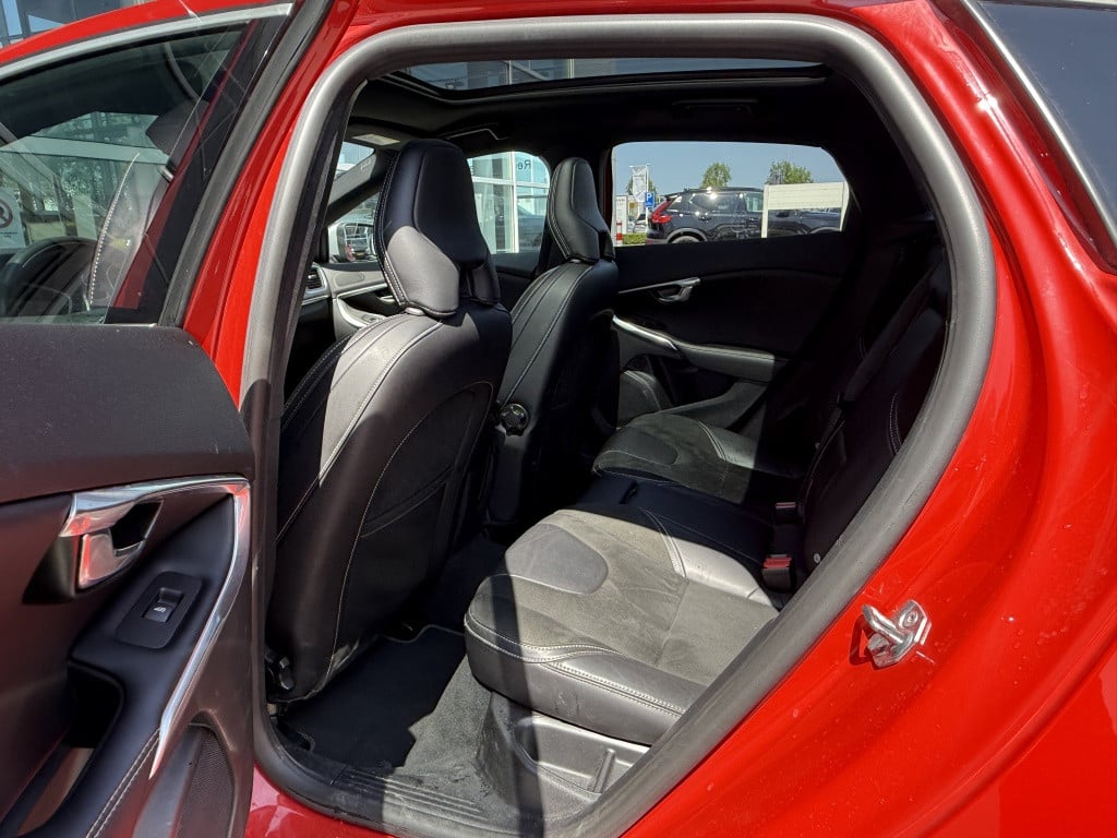 Volvo V40 t3 153pk aut6 polar+ sport| panodak| camera| h&k sound| trekhaak