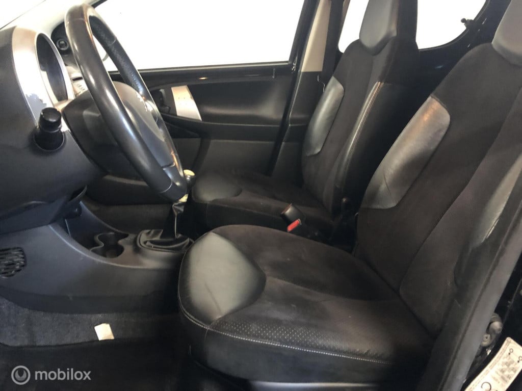 Peugeot 107 1.0 black & silver