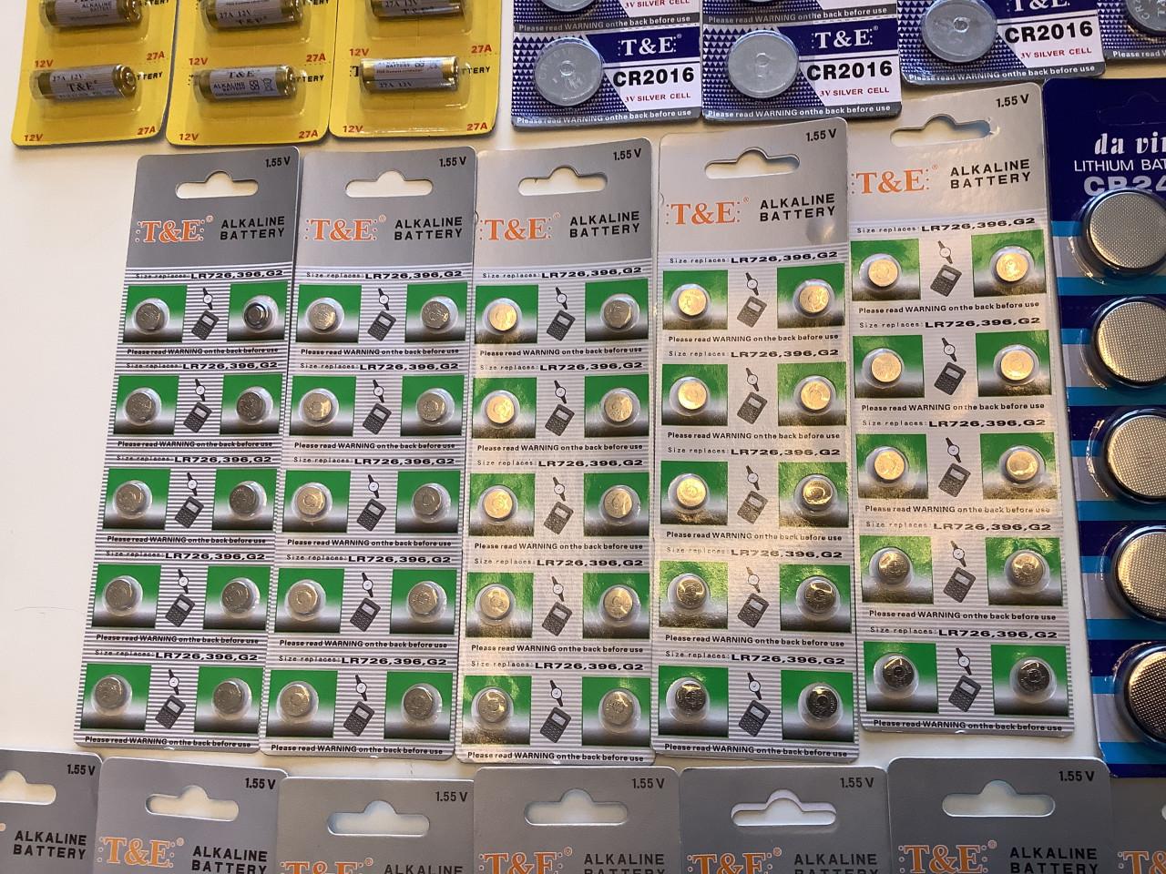 Partij diversen knoopcel batterijen.   (Partij 15)
