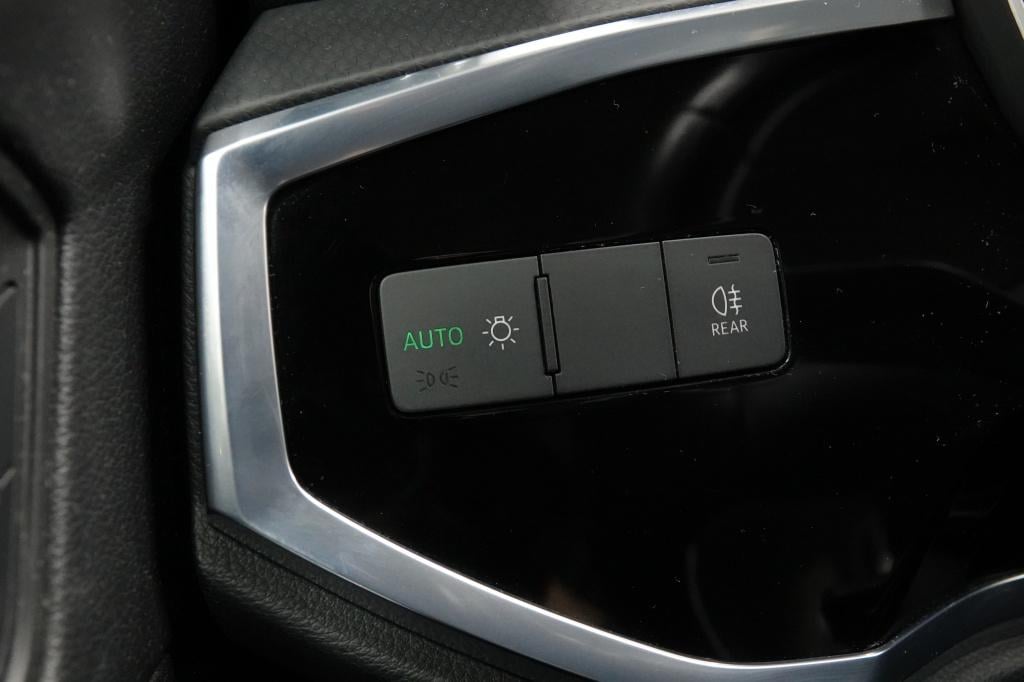 Audi Q3 35 tfsi | acc | carplay | pdc |
