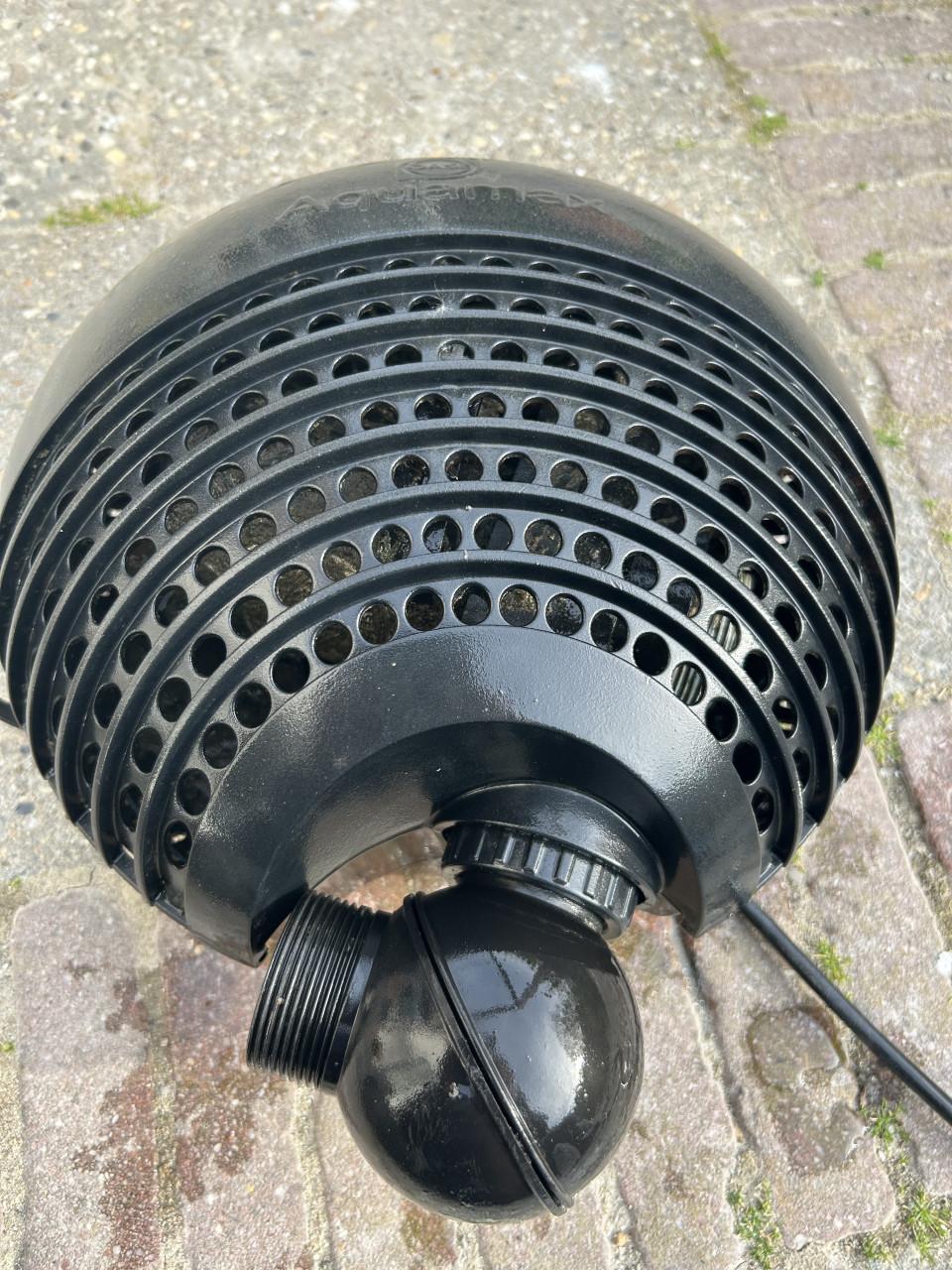 Te koop oase aquamax 10000 sterke en zuinige Vijverpomp let op snoer 3 mete