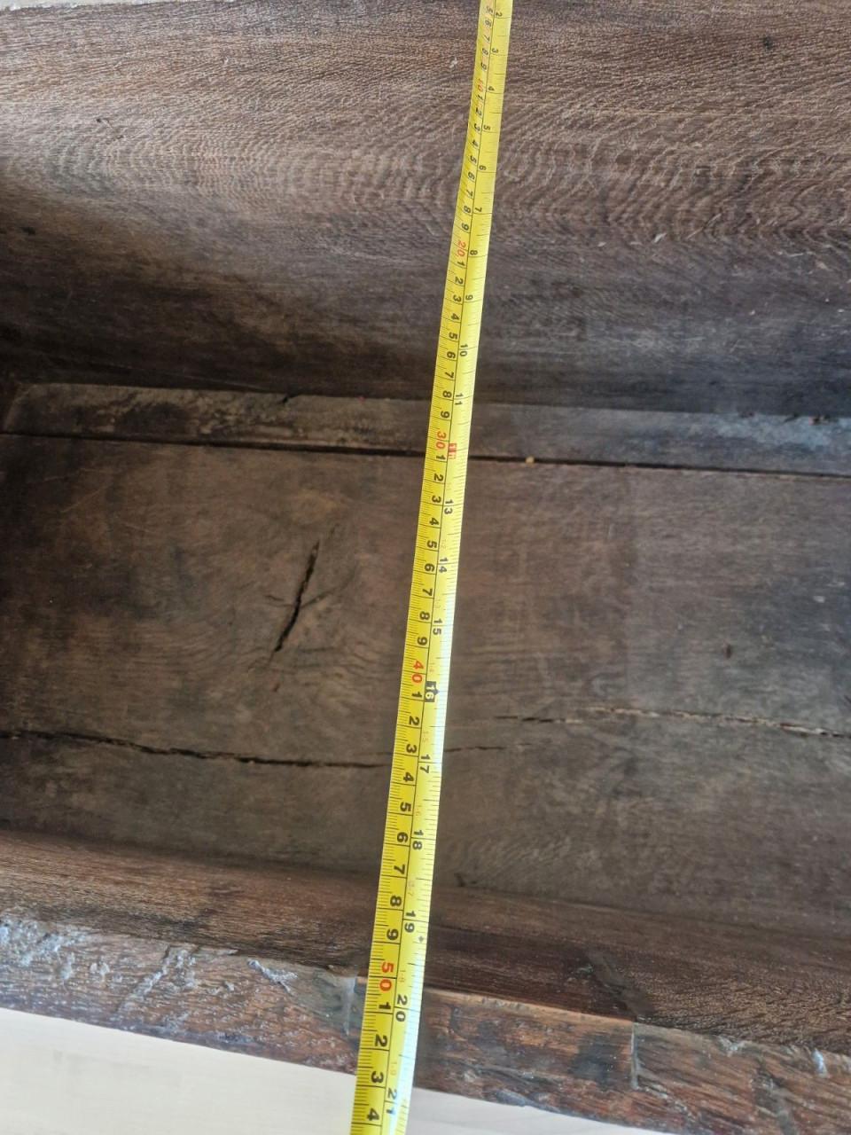 ! K o o p j e ! Antieke dekenkist met houtwerk