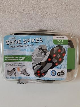 2 paar nieuwe  ijs spikes voor onder je schoenen