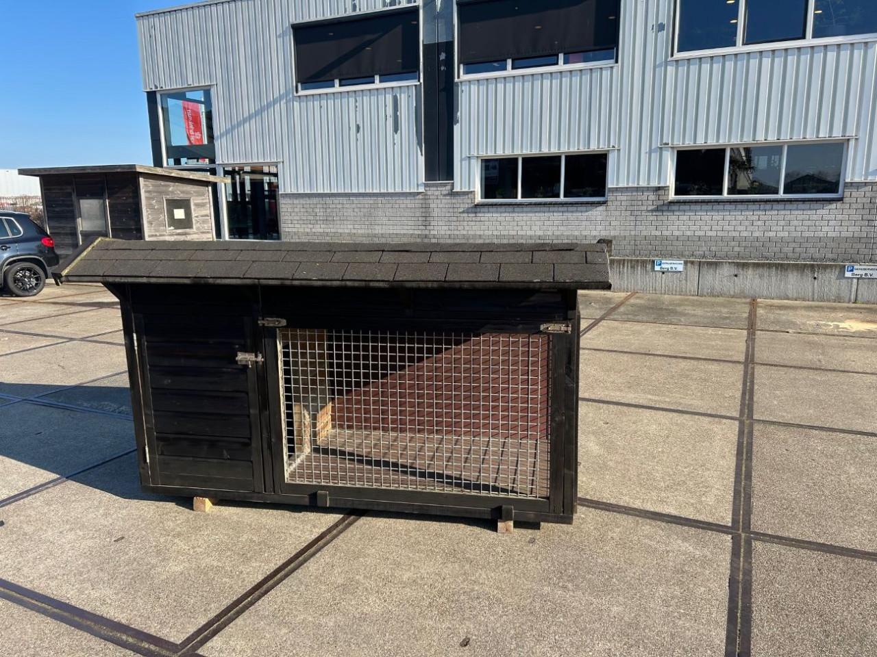 Prachtig groot hondenhok