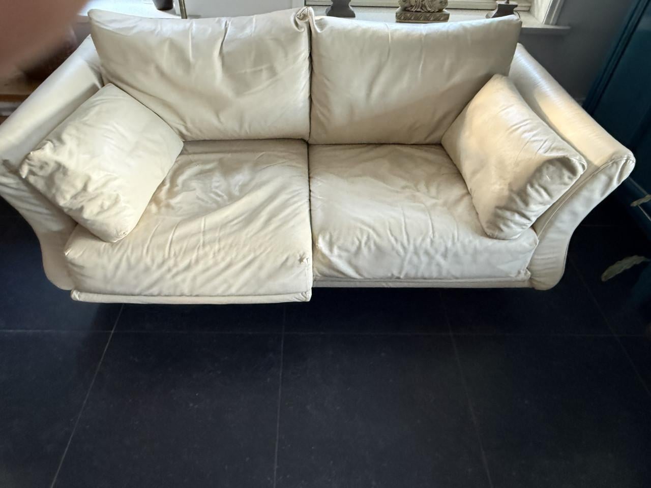 GRATIS ~ Gezellig leren tweezitsbankje ~