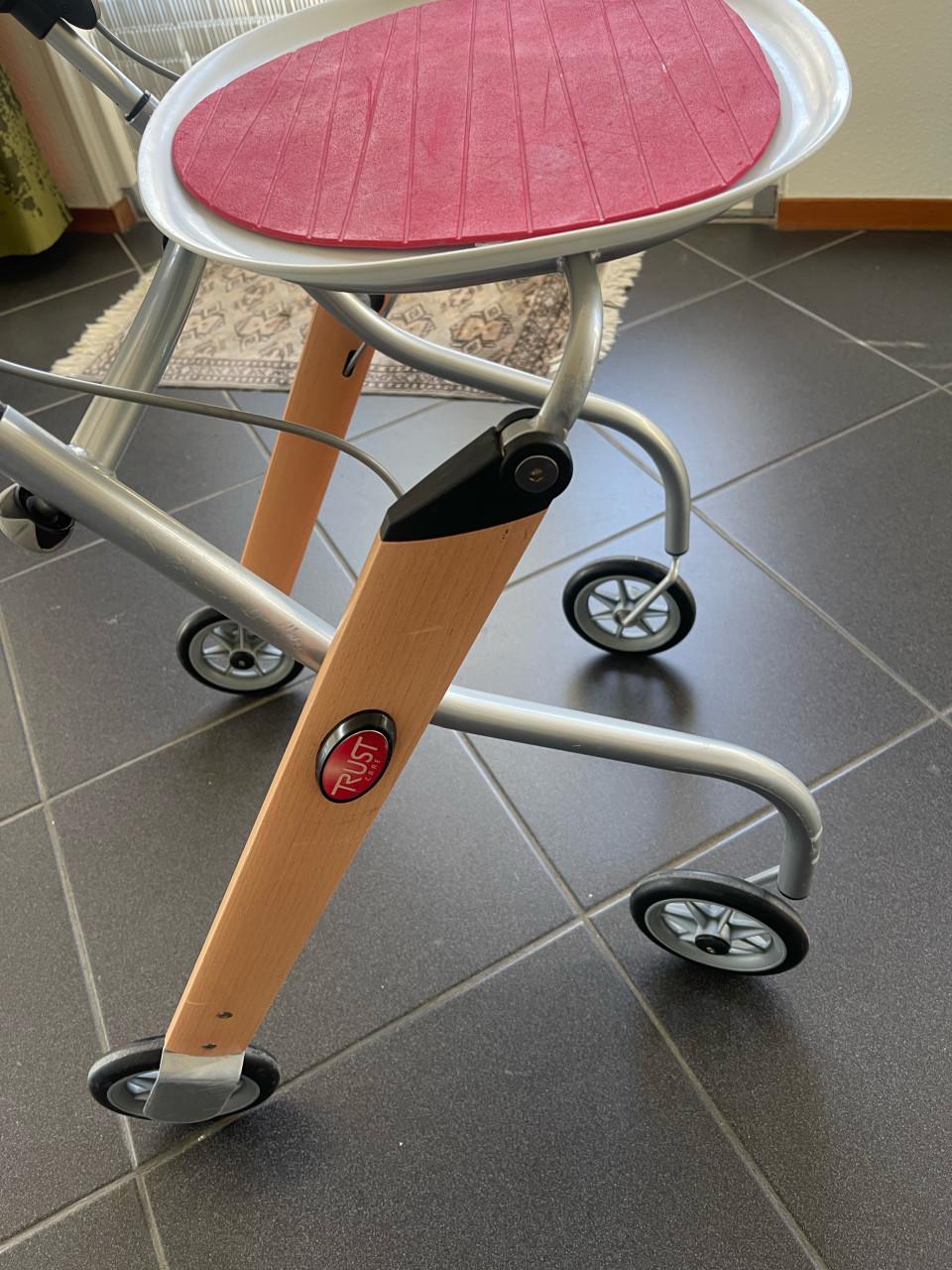 Binnenrollator trust care lets go indoor