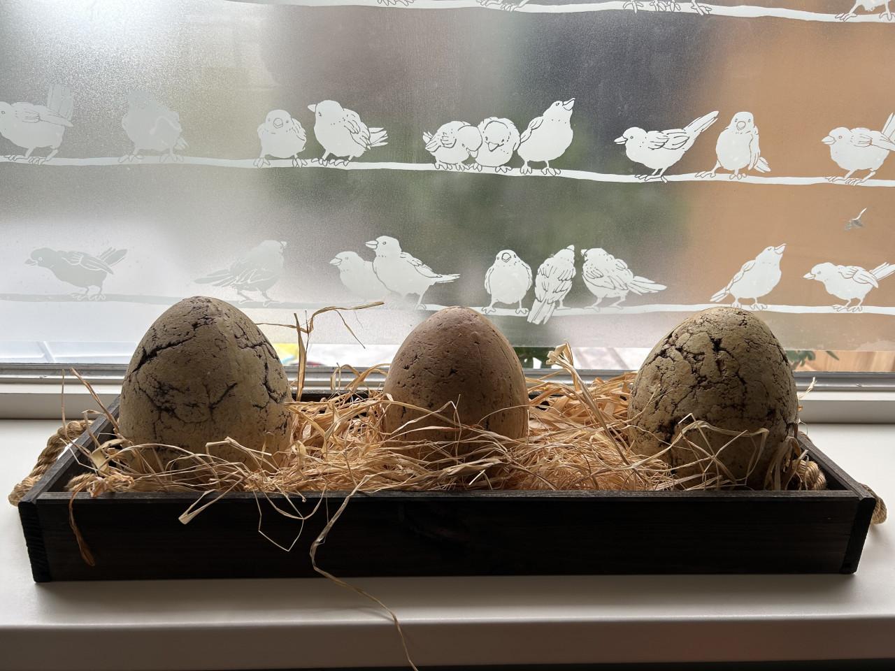 3 grote stenen (Paas)eieren.