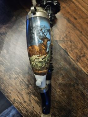 Antieke jachtpijp met hertenafbeelding, prachtige staat