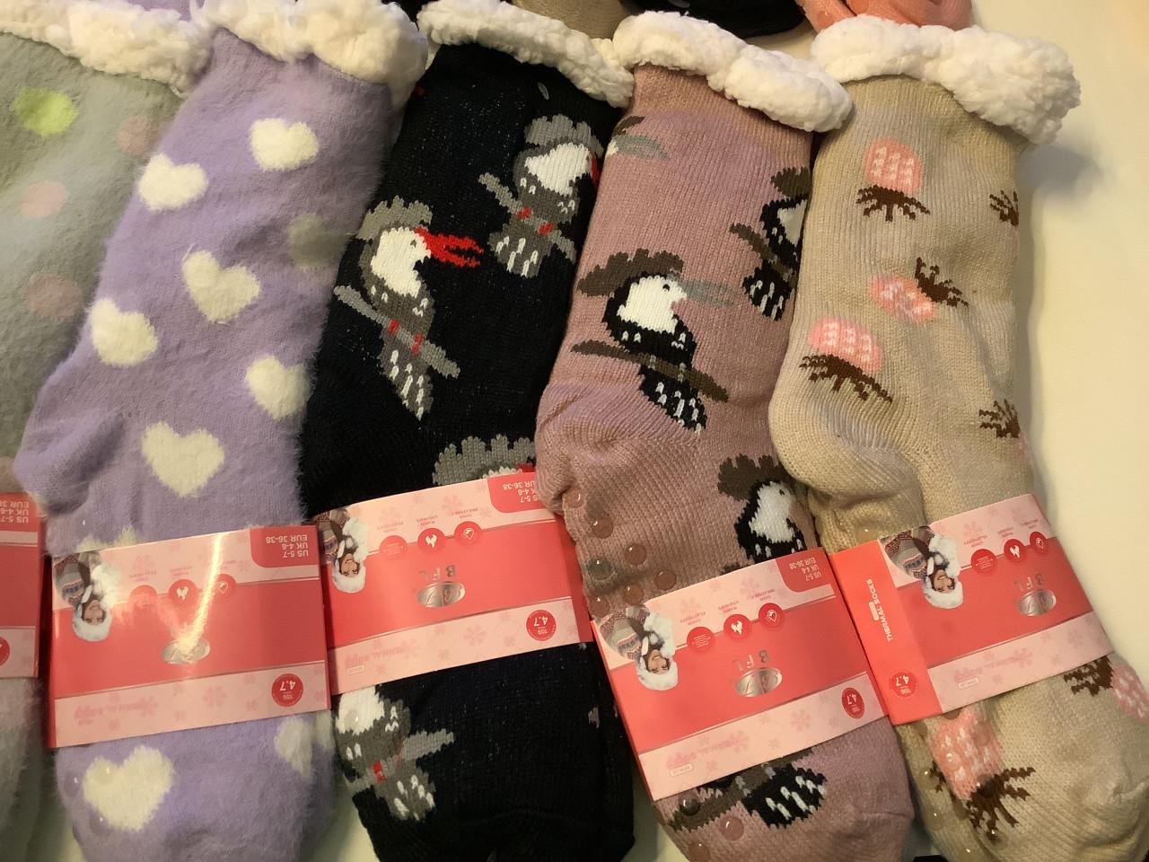 Partij warme dames fluffy huissokken met antislip. ( partij 10)