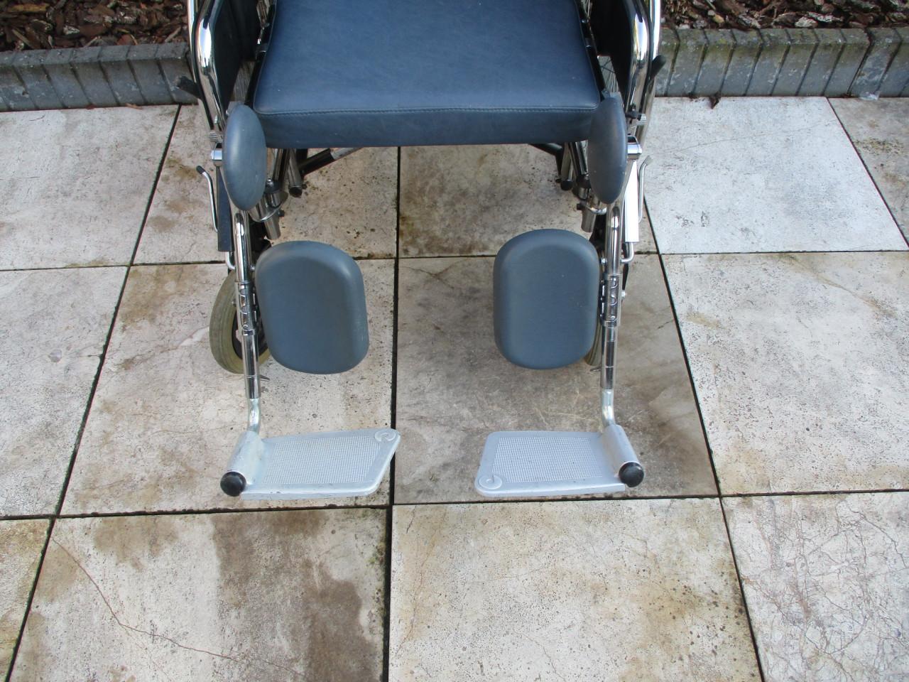 Zeer degelijke Ortopedia opvouwbare rolstoel met Comfort beensteunen