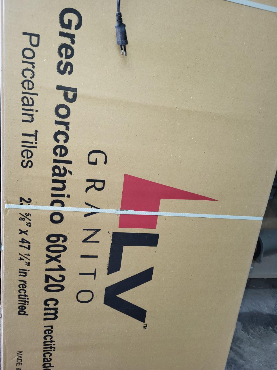 Vloer (wand) tegels 17m2 60x120cm  licht en wandtegel 20 m2 35x71 cm taupe