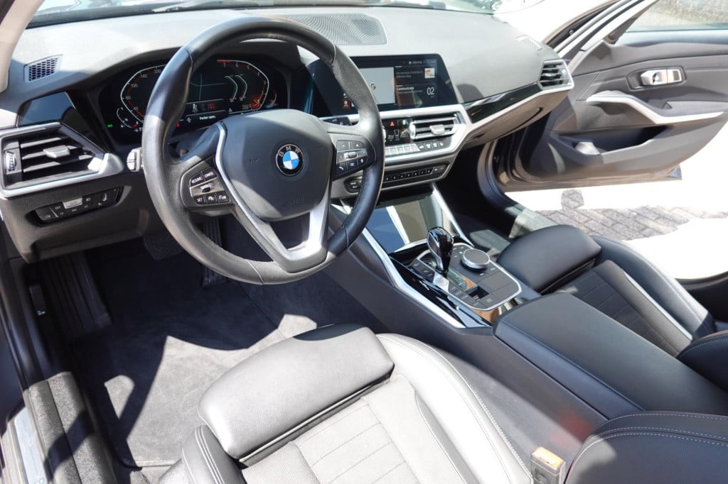 BMW 3-serie touring 330i business edition plus