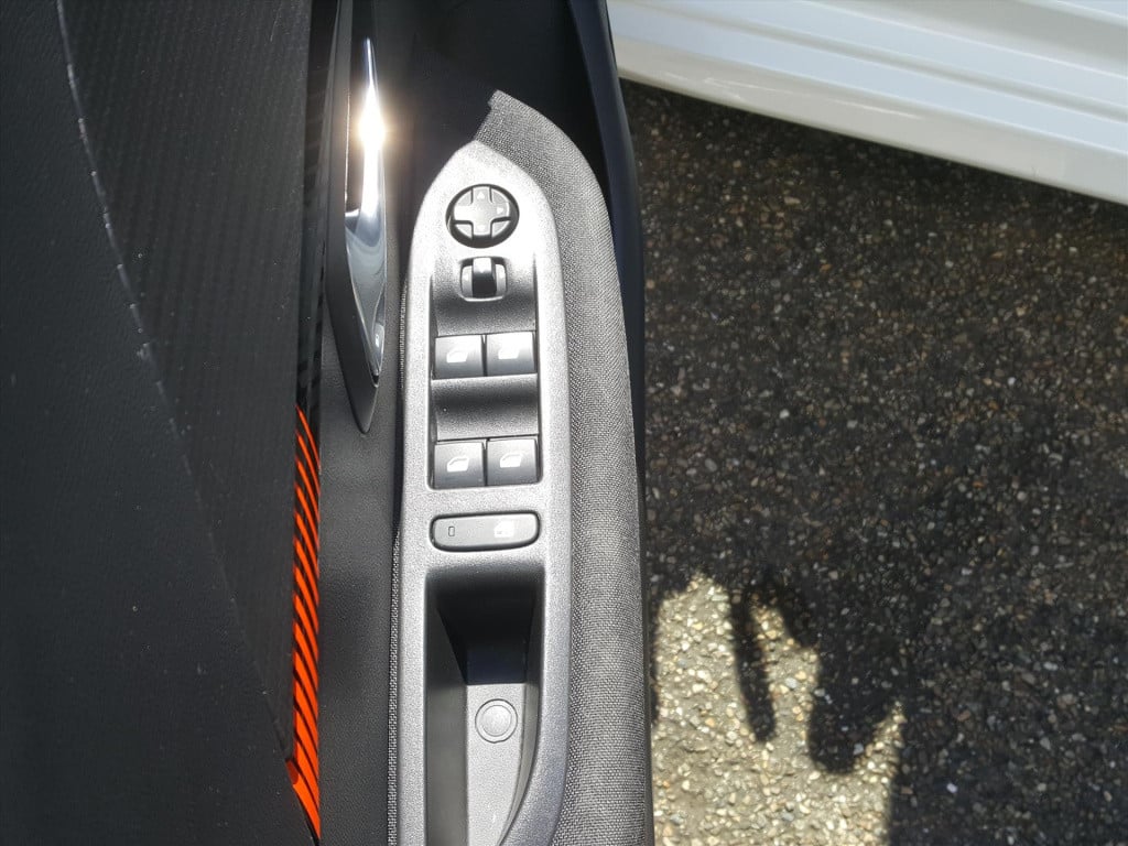 Peugeot 208 active pack 50kwh 136pk 1-fase 12% bijtelling cruise & climate 