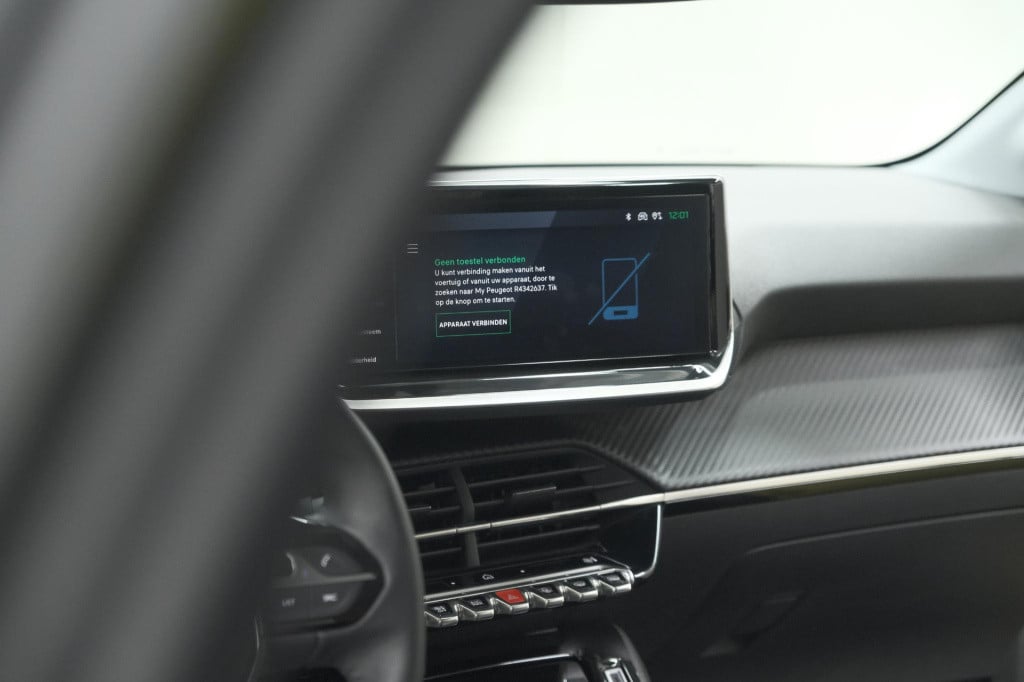 Peugeot 208 puretech 100 allure | parkeersensoren | apple carplay | climate