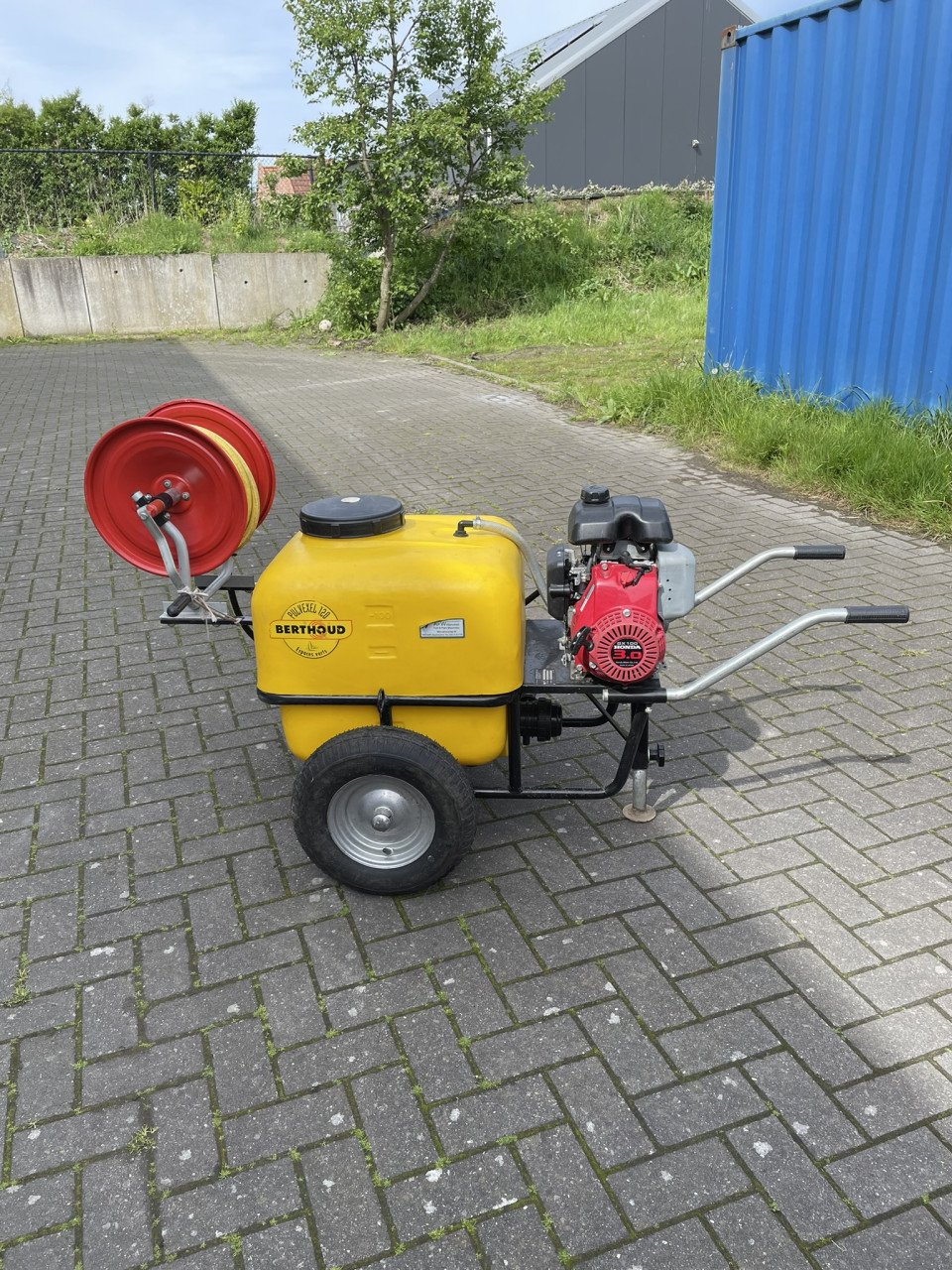 Te koop BERTHOUD 120 gewas spuitwagen