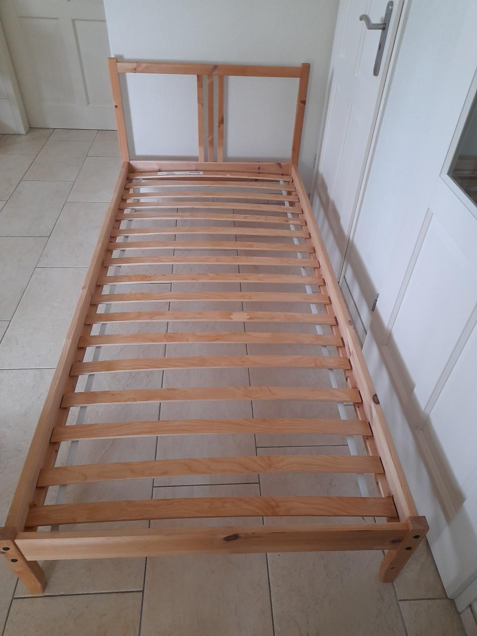 Ikea fjellse bed met lattenbodem 90 x 200 (in goede nette staat )