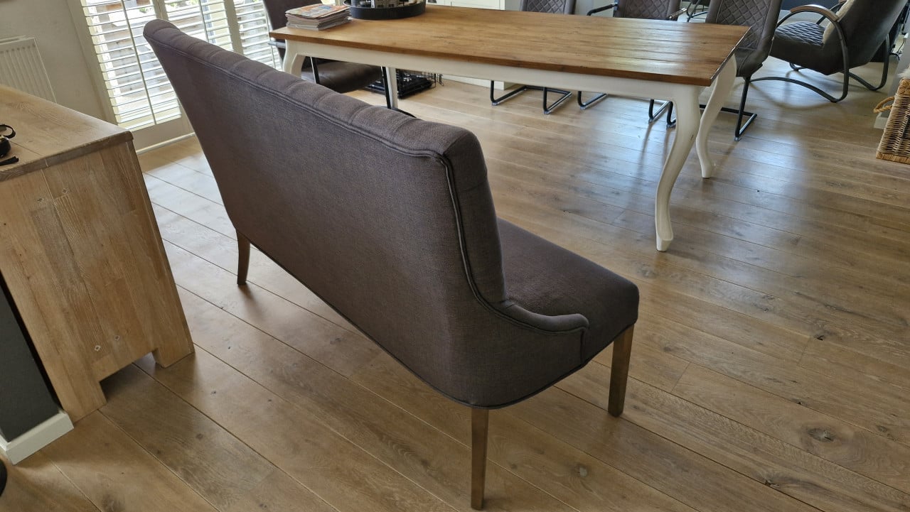 Bankje voor bij de eettafel