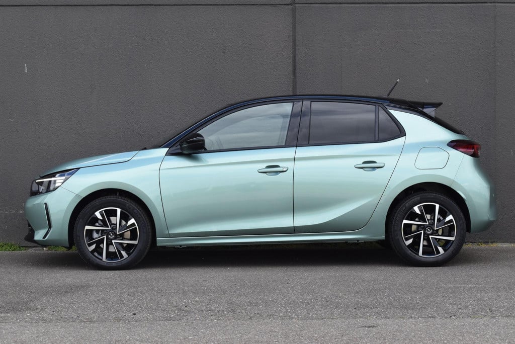 Opel Corsa 1.2 turbo hybrid yes 110pk automaat | winterpack | lmv | apple c