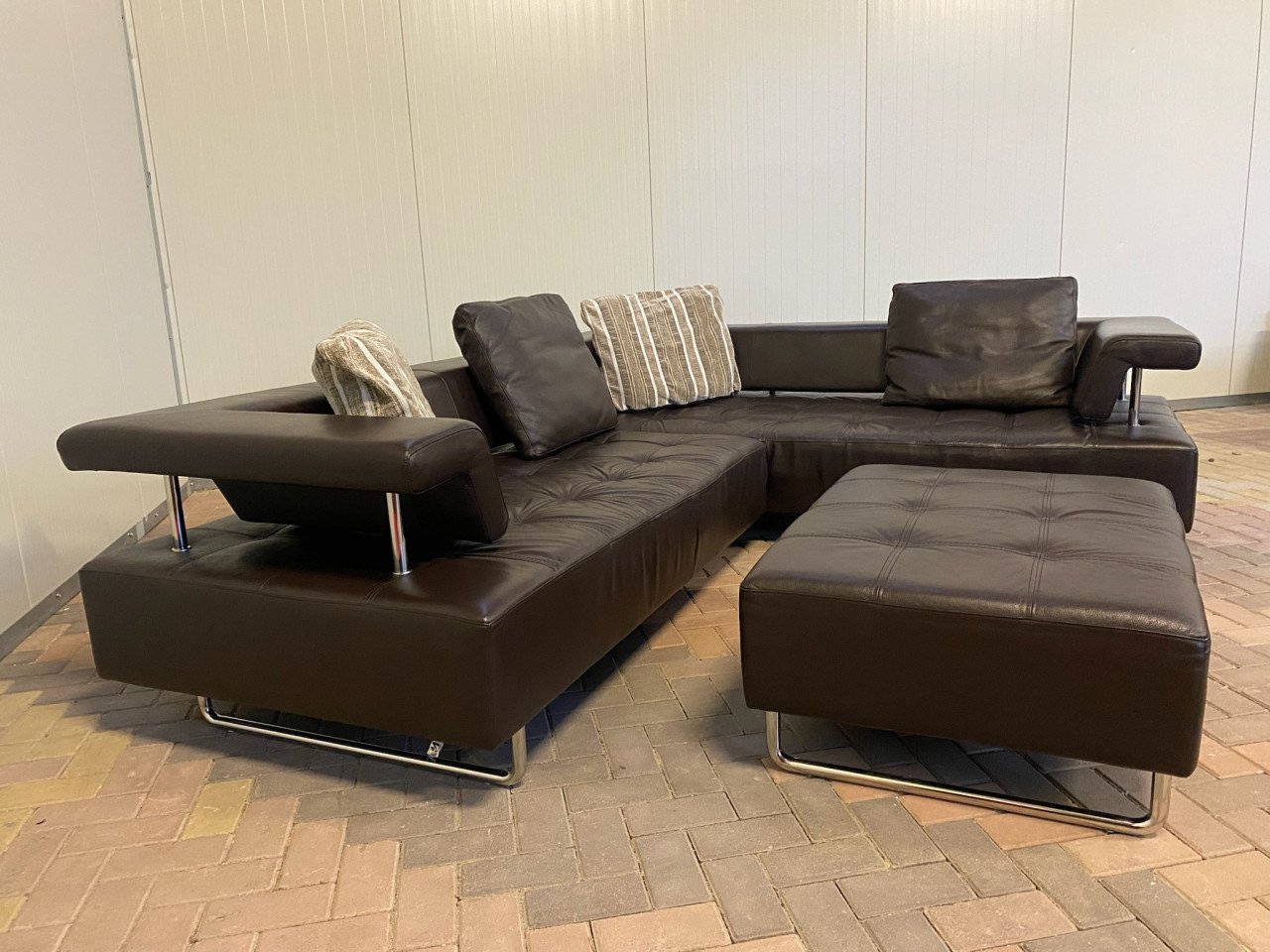 GRATIS LEVERING HEEL NL Montel Bruin Leer Hoekbank met Poef