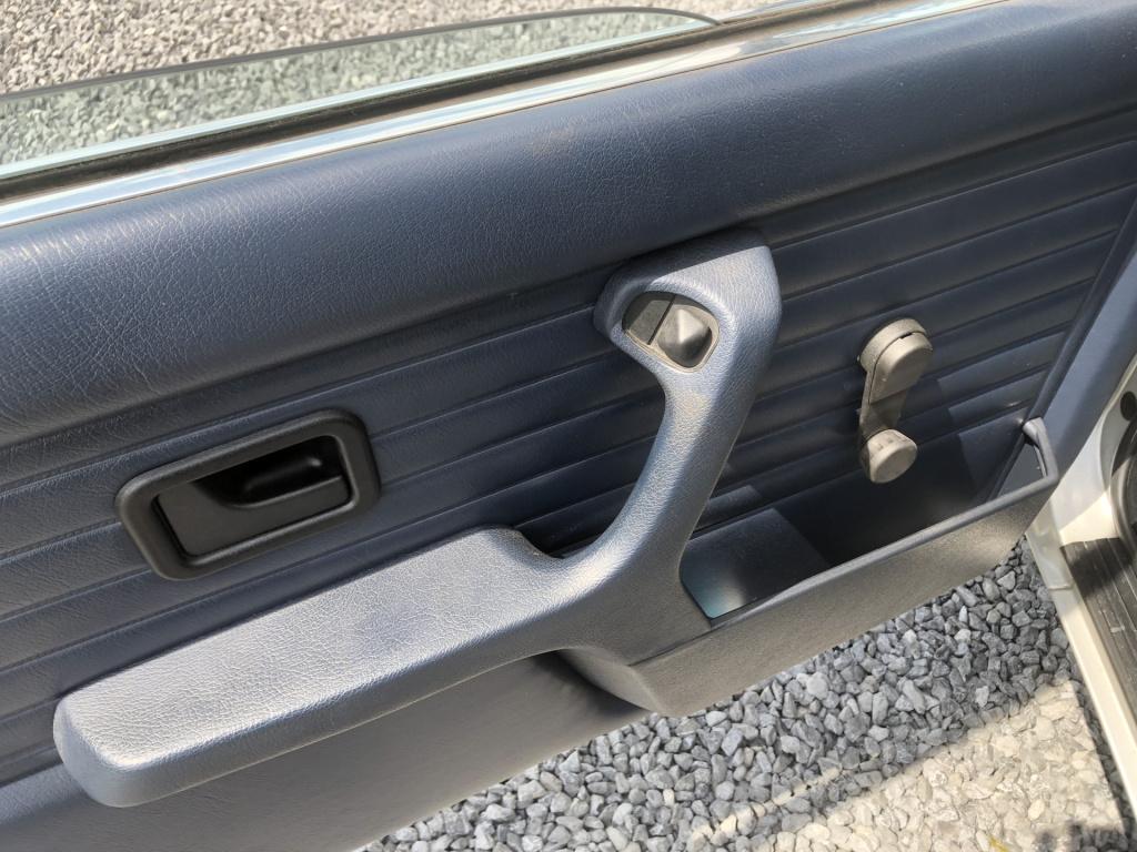 BMW 3-serie 318i 90pk sedan e30