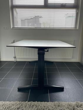 Arhrend Bureau / tafel