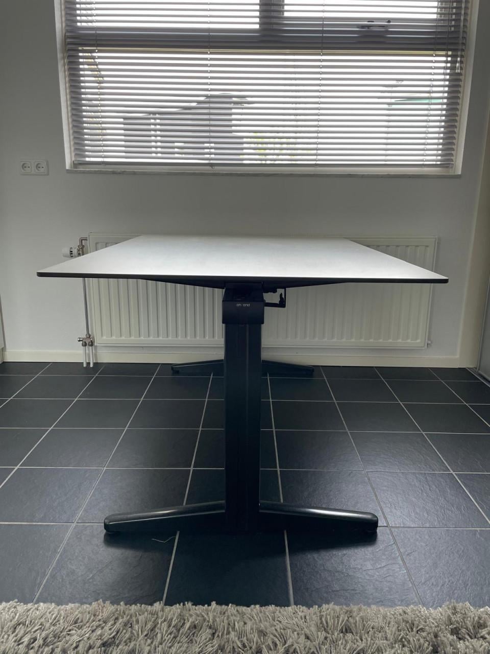 Arhrend Bureau / tafel