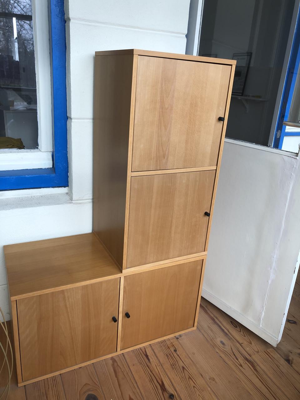 Kast met 18 deurtjes (trapkast in losse delen)