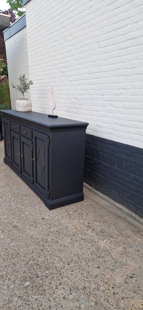 Groot dressoir massief eiken in mooie mat zwarte kleur