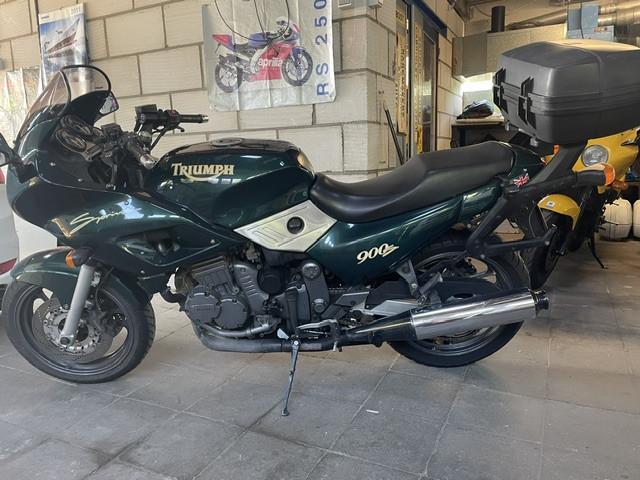 Motorfiets Triumph sprint 900