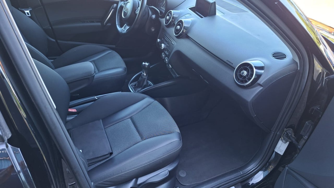 Audi A1 1.2 TFSI Attraction Pro Line Business 5drs bj:2013 airco-navigatie