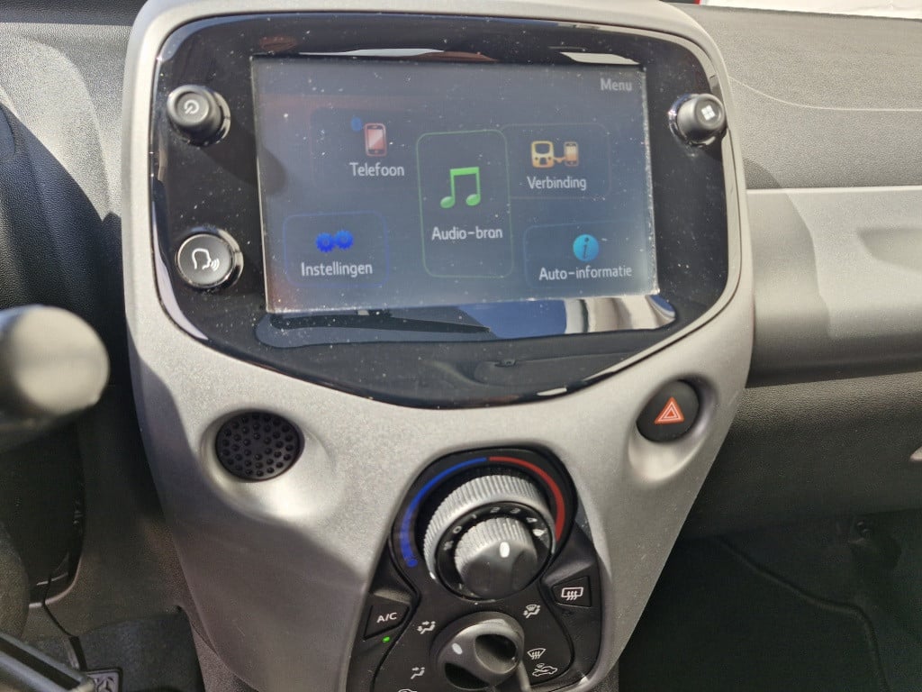 Toyota Aygo 1.0 vvt-i x-play automaat | apple carplay | andoid auto | achte