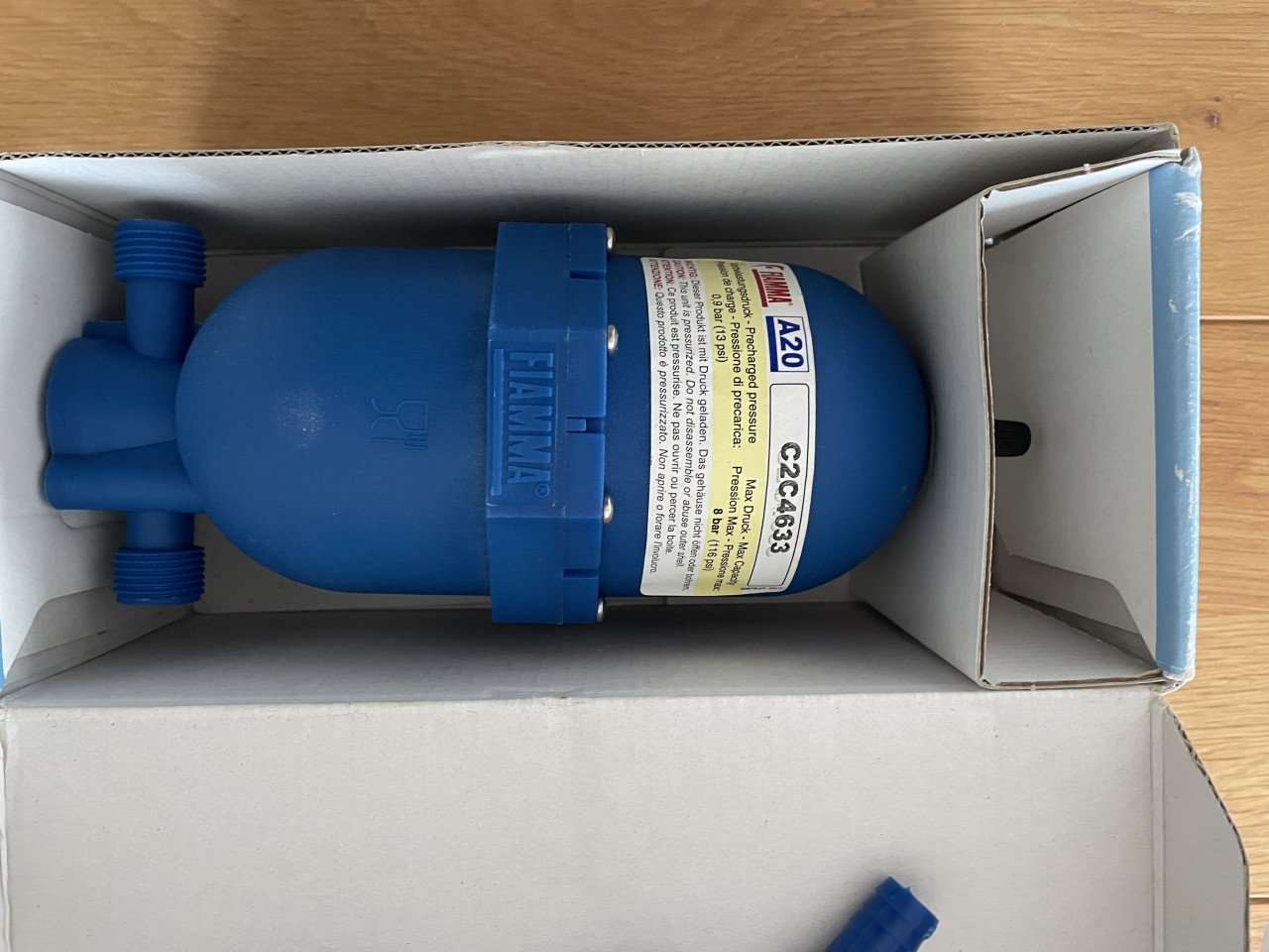 Shurflo Waterpomp en Fiamma Drukvat beiden nog niet gebruikt