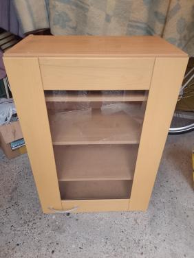 Gratis Houten (keuken)vitrinekastje compleet met hangbeugels