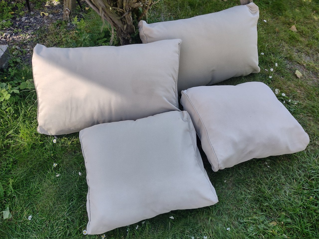 Prachtige beige loungeset kussens, tuinset kussens. Ecru.