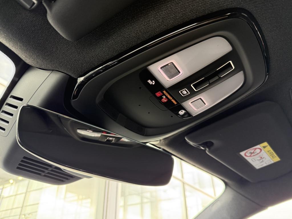 Volvo XC40 recharge ultra 252pk/ 70 kwh| panodak| 360camera| trekhaak