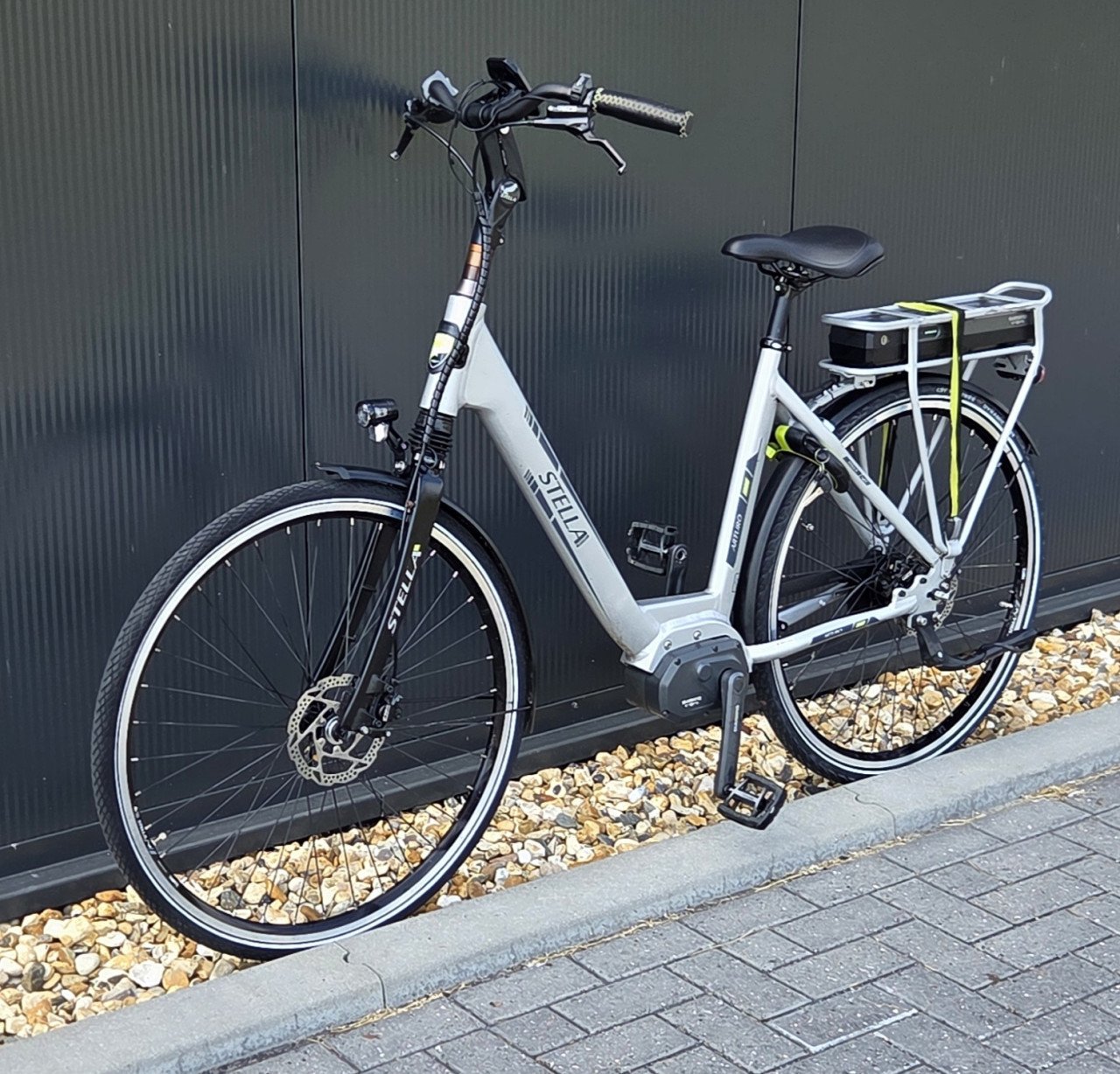 Stella Novara Middenmotor + De2 naaf 53cm