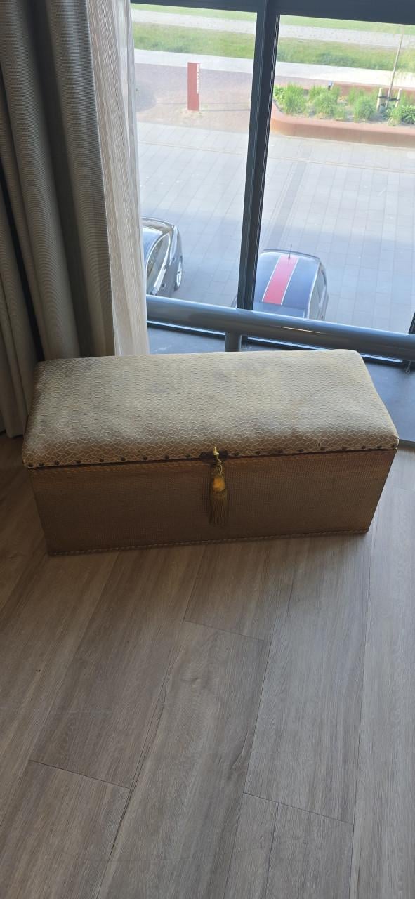Gratis Witte tafel , bankstel  ladekastje