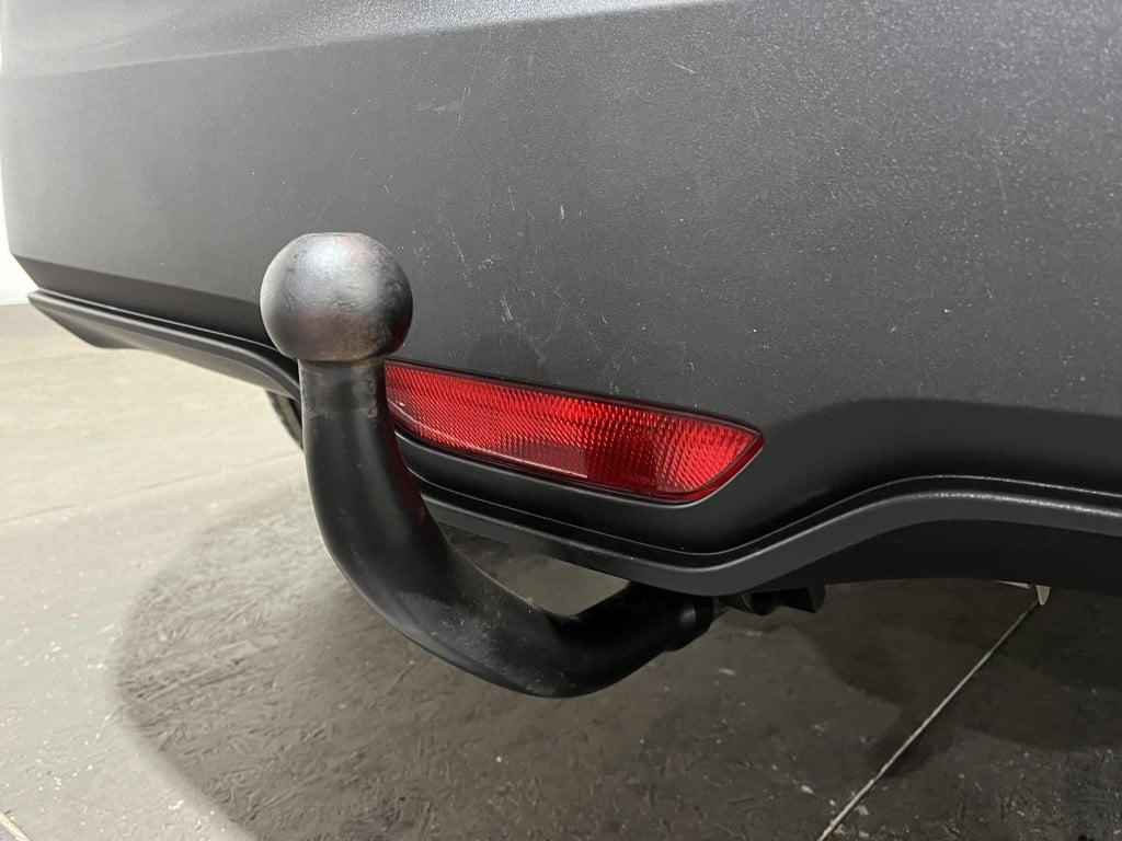 Toyota C-hr 1.8 hybrid bi-tone plus | leer | camera | trekhaak |