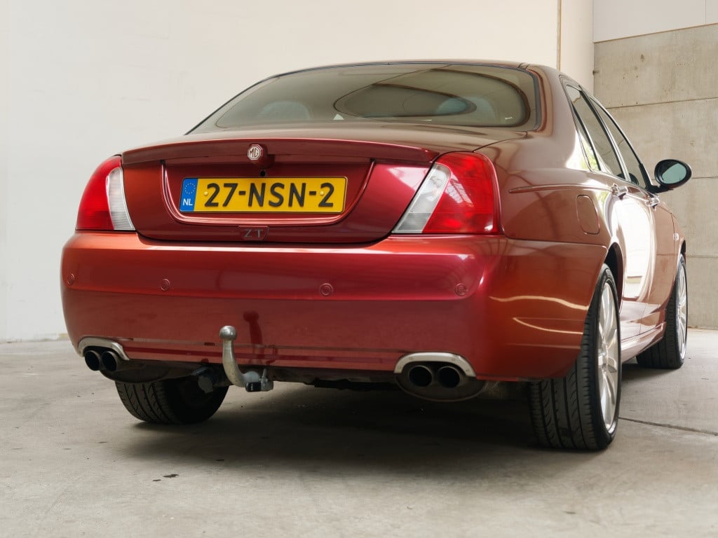MG ZT 4.6 v8 260