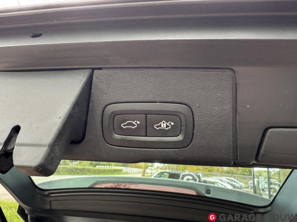 Volvo XC60 2.0 t8 twin engine awd inscription pano hud trekh